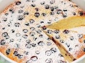 Нежный, воздушный пирог с ягодами