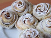 Слойки с яблоками