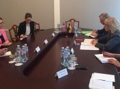 Денисова просит посла США повлиять на РФ по вопросу политзаключенных