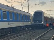 В Праге произошло столкновение двух поездов (Видео)