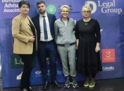 Екатерина Рыженкова (посредине)