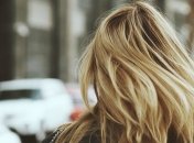 Очень вредно: почему не стоит ложиться спать с мокрыми волосами