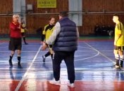 Пострадавший от удара тренера арбитр не будет подавать иск на обидчика