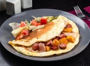 Омлет-сэндвич с сосисками - отличное начало дня!