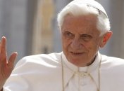 Колишній Папа Римський тяжко захворів