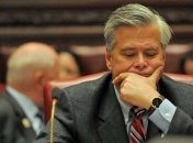 Глава Cената штата Нью-Йорк ушел с поста после обвинения в коррупции
