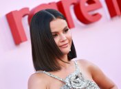 Селена Гомес сверкала серебром на вечеринке собственного благотворительного фонда