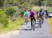 Байден після річниці весілля впав із велосипеда: відео