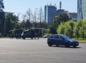 Вертолет армии США экстренно сел в центре Бухареста (фото, видео)