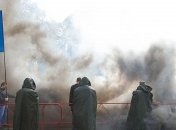 Под зданием Верховной Рады зажгли дымовые шашки