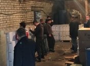 Подпольный цех разливал водку по последнему слову техники (Видео)