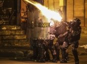 В Бразилии полиция применила к протестующим газ и водометы