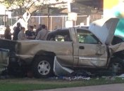 В США пикап упал с моста на толпу людей, погибли 4 человека