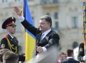 Порошенко примет военный парад