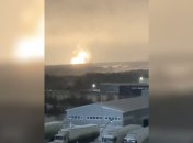 У Росії біля військового заводу, який виготовляє "Іскандери", пролунав вибух: вогонь бачили за багато кілометрів (відео)