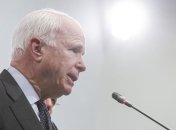 Маккейн раскритиковал Трампа за сравнение США с Россией