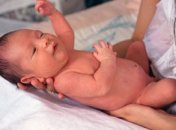 Младенец выжил после 7 часов, проведенных  в могиле