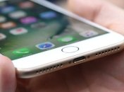 В соцсетях знают, как подключить обычные наушники к iPhone 7