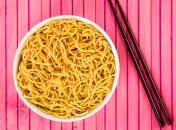 Не стесняйтесь экспериментировать - приготовьте жареную лапшу