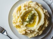 Картопляне пюре стане чудовим доповненням до основних страв  (зображення створено за допомогою ШІ)