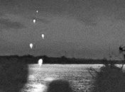 Странные светящиеся НЛО постоянно появляются в небе (Видео)