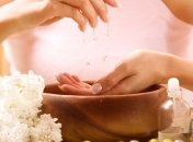 Глицерин вернет нежность и молодость рукам