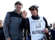 Кличко вместе с Фигу играет в гольф