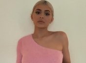 Кайли Дженнер "разобралась" с яйцом, которое побило ее рекорд в Instagram 