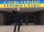 Кандидат в президенты потратил почти весь бюджет на распечатку своей песни