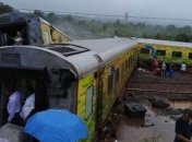В Индии перевернулись семь вагонов пассажирского поезда