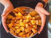 Любимое многими блюдо - запеченный картофель