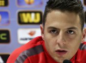 Футболист после удаления разбил стекло в подтрибунном помещении (Видео)