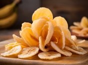 Бананові чіпси стануть чудовим перекусом  (зображення створено за допомогою ШІ)