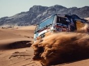 "КАМАЗ" столкнулся с вертолетом на ралли "Дакар" (видео)