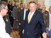 Помпео навестил раненых военных ВСУ в киевском госпитале (Фото)