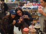 Смешные фото о том, как распознать хипстера за повадками