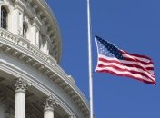 В США чтят память сенатора Маккейна цветами и молитвами