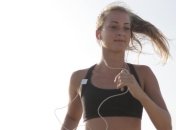 Мозгу тоже нужны песни: новое исследование доказали важность музыки во время тренировок