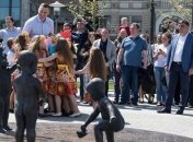 Кличко открыл скульптурную композицию в честь основателей Киева