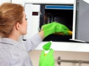 Чистимо мікрохвильову піч легко