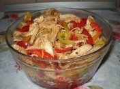 Салат с курицей может стать полноценным ужином