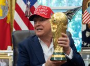 Дональд Трамп із Кубком світу з футболу