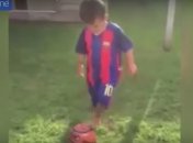 Трехлетний малыш играет круче, чем Месси (Видео)
