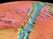 НАСА показали фото водяного потока в долине Маринера на Марсе