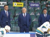 Владимир Крикунов (по центру)