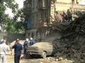 Из-под руин дома в Одессе пытаются достать 2-х людей