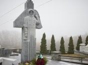 Памятник Каденюку на кладбище в Киеве вызвал неоднозначную реакцию украинцев