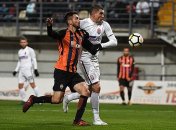 Сумасшедшая развязка: три удаления у "Шахтера" и победа "Зари" в компенсированное время