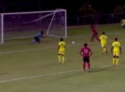 В отборе на ЧМ-2022 вратарь совершил героический сейв, чтобы затем оконфузиться (видео)