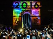 Во Франции Новый год встретили без салютов 